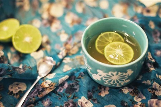 Kiên trì uống loại nước này mỗi sáng, chị em vừa giảm được cân, vừa khỏe re chẳng sợ cảm lạnh!