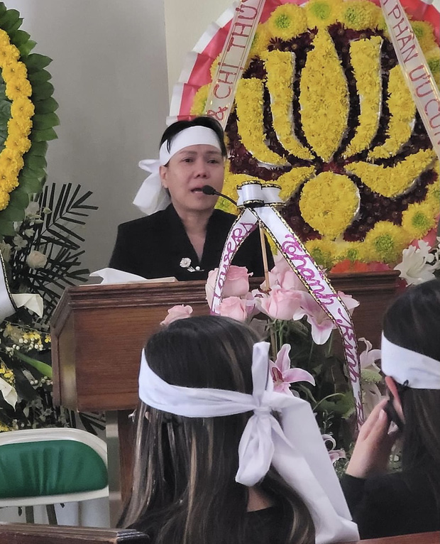 Lo xong hậu sự Phi Nhung và mẹ nuôi, vợ chồng NS Việt Hương về đến Việt Nam giữa loạt thông tin tiêu cực bị lan truyền!-6