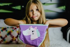 Người thân tặng quần áo cũ cho bé, dù đẹp đến mấy mẹ cũng đừng cho con dùng 3 món đồ này, lý do xem bên dưới