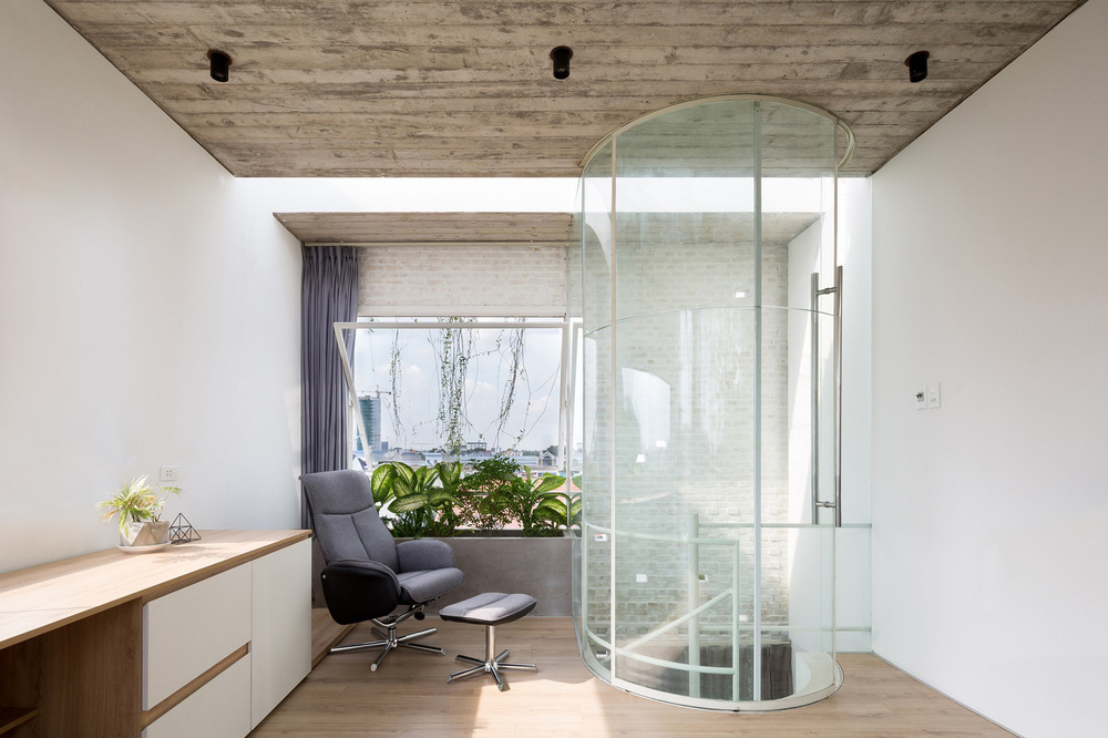 Nhà ống giữa KCN Bình Dương gây tò mò với mặt tiền đặc - rỗng”: Giảm thiểu được tác động môi trường, mọi không gian vẫn vô cùng sáng thoáng-8