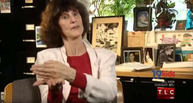 Bé gái bị cha đẻ bắt nhốt lạm dụng 13 năm đến mức đi không vững, lúc tưởng thoát nạn lại trở thành miếng ngon cho các nhà nghiên cứu-8