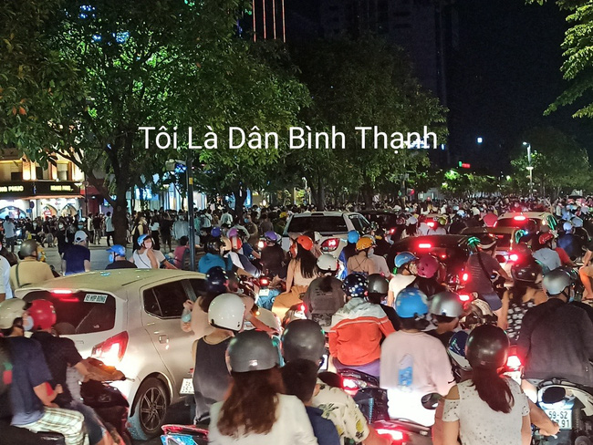 CHOÁNG: Phố đi bộ Nguyễn Huệ đông kinh hoàng tối cuối tuần dù dịch tại TP.HCM vẫn ở mức nguy cơ cao-1