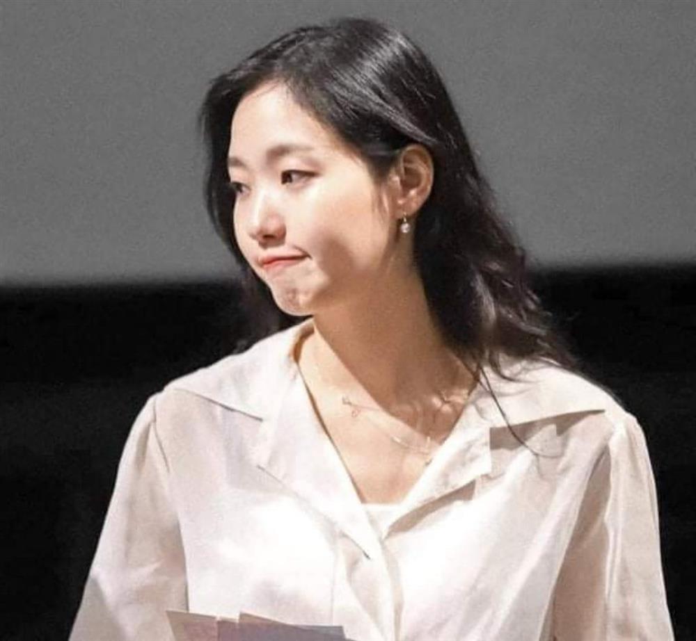 Làn da Kim Go Eun vẫn căng bóng dù đã 30, có 4 tips đơn giản 80% các chị em đều bỏ qua-1
