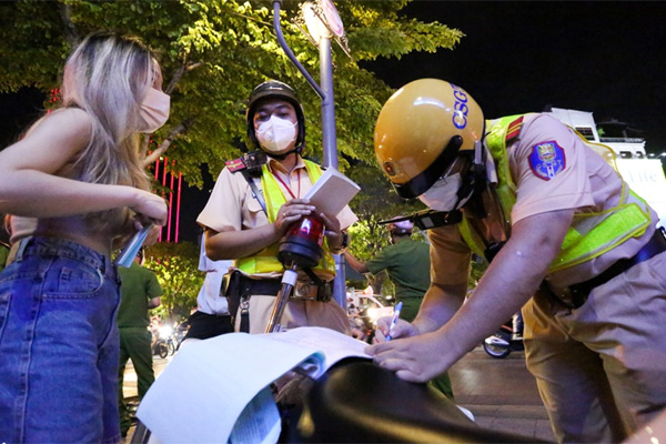 Hé lộ sự thật bất ngờ về 2 người đàn ông nghi chở theo bé trai 2 tuổi mất tích ở Bình Dương-5