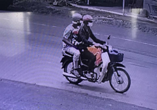Hé lộ sự thật bất ngờ về 2 người đàn ông nghi chở theo bé trai 2 tuổi mất tích ở Bình Dương-1