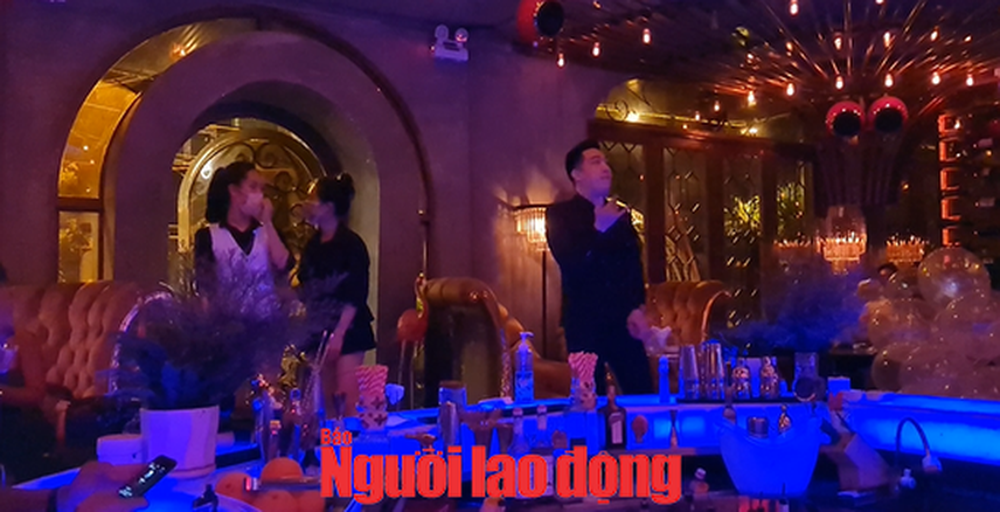 CLIP: Bất chấp lệnh cấm, một quán bar ở Đà Nẵng mở cửa hoạt động náo nhiệt-3