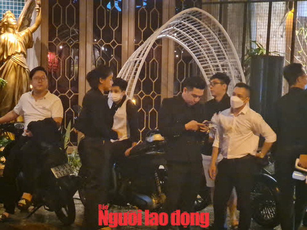 CLIP: Bất chấp lệnh cấm, một quán bar ở Đà Nẵng mở cửa hoạt động náo nhiệt-6