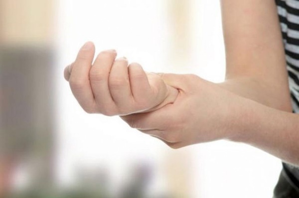 Thường xuyên bị tê mỏi tay, hãy cảnh giác vì nó có thể là dấu hiệu của 5 căn bệnh nguy hiểm này-3
