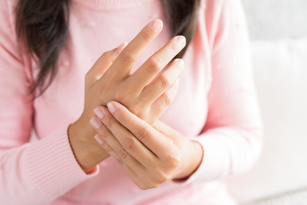 Thường xuyên bị tê mỏi tay, hãy cảnh giác vì nó có thể là dấu hiệu của 5 căn bệnh nguy hiểm này-5