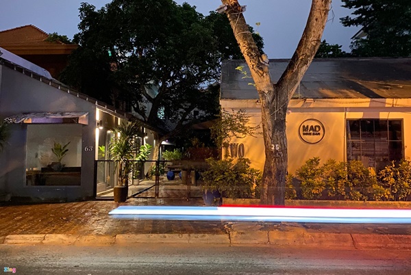 Quán bar ở TP.HCM mở bán mang về, khách chưa mặn mà-3