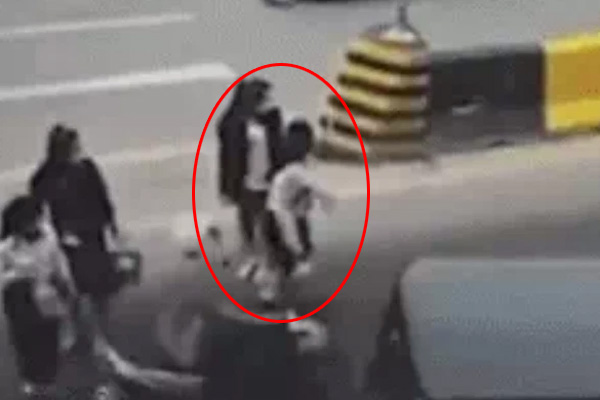 Vụ gã đàn ông nổi thú tính với con gái: Người vợ trước đó đi xuất khẩu lao động-2