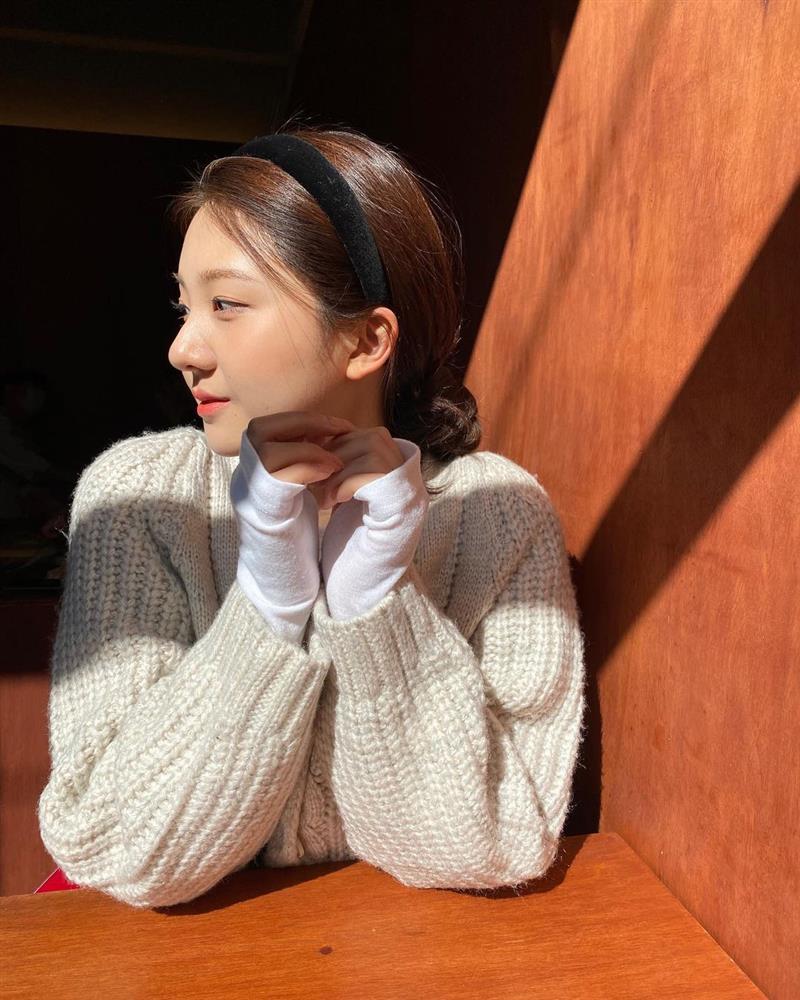 5 cách buộc tóc lên hình sống ảo đẹp hơn tất thảy mọi người xung quanh-13