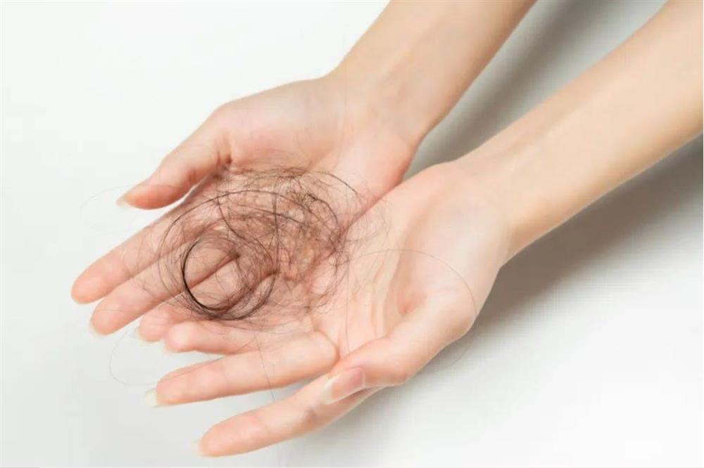 Đặt hai sợi dây chun vào chăn bông có thể giải quyết những vấn đề rắc rối lớn trong gia đình-1