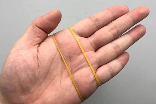 Đặt hai sợi dây chun vào chăn bông có thể giải quyết những vấn đề rắc rối lớn trong gia đình