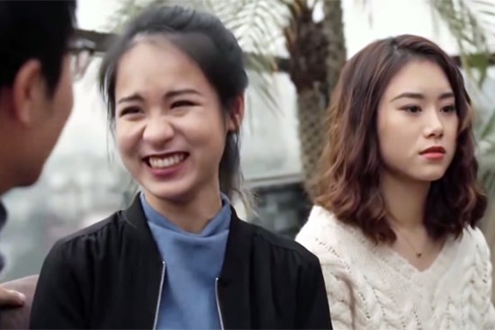 Yêu 3 năm không được 1 bó hoa nhưng người yêu chưa bao giờ quên hoa cho bạn thân khác giới!