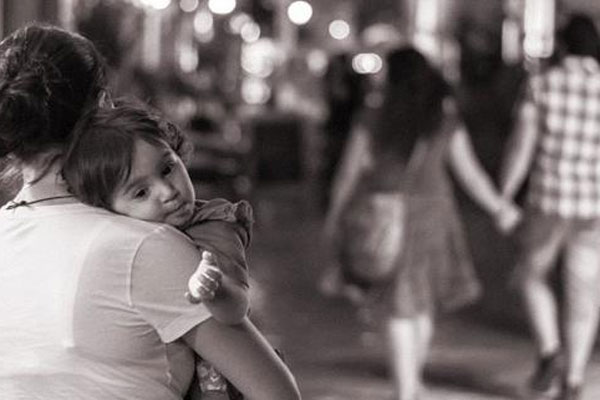 Mỗi tháng chỉ đưa vợ 5 triệu để tiêu xài, tôi ngã ngửa khi hai năm sau, cô ấy đưa ra cuốn sổ tiết kiệm 2 tỷ-1