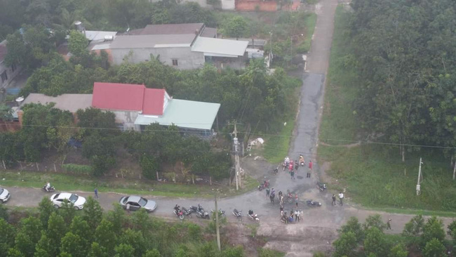 Vụ bé trai mất tích bí ẩn ở Bình Dương: Người dân nhìn thấy đôi nam nữ chở theo cháu bé giống với nhận dạng-3