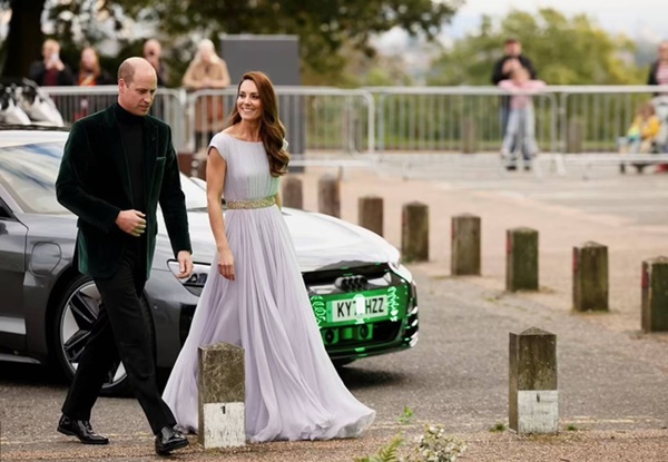 Hoàng tử William châm chọc nhà Meghan chỉ bằng một câu nói khiến cặp đôi tức anh ách-1