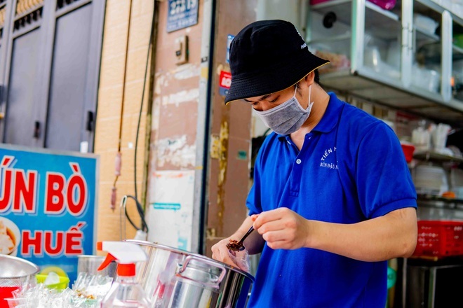 Ngày bán 30 tô phở mang về, chủ quán bạc đầu lo 30 triệu đồng mặt bằng-4