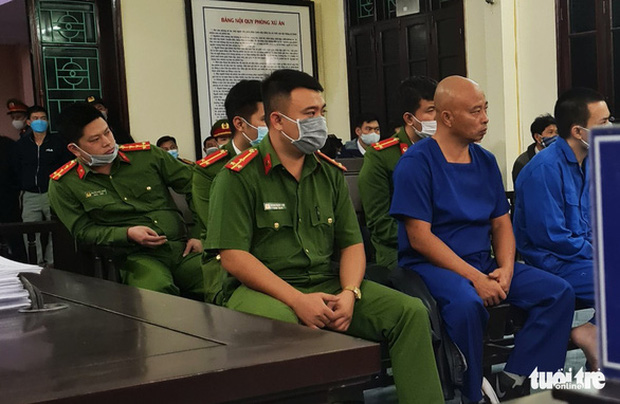 Đường Nhuệ cùng con nuôi lĩnh án tù, trước khi bị kết án vẫn hung hãn gọi luật sư của người bị hại là thằng già-1