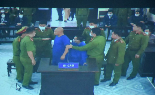 Đường Nhuệ cùng con nuôi lĩnh án tù, trước khi bị kết án vẫn hung hãn gọi luật sư của người bị hại là thằng già-2