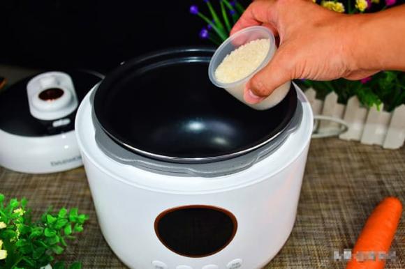 Khi vo gạo, tuyệt đối không được chỉ thêm nước và nấu nhé! Thêm 2 bước này nữa, hạt gạo dẻo và không dính tay-1