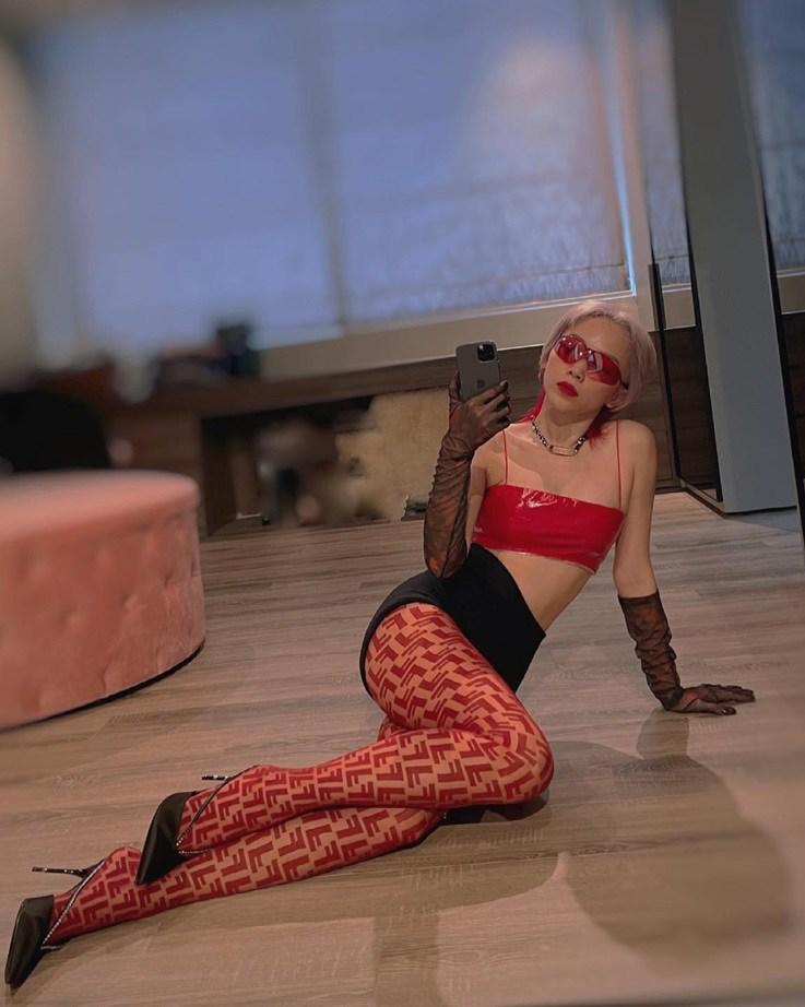 Đụng quần tất 6 triệu: Hương Tràm lùn 1 mẩu - Tóc Tiên chất ngất-7