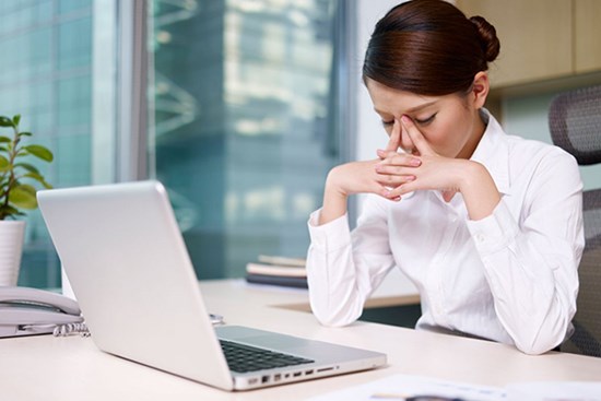 Chưa cưới đã được mẹ bạn trai tặng quà 20/10 là chiếc laptop đắt đỏ, lúc vào file tài liệu lạ, tôi sốc với lời nhắn gửi của bà trong đó