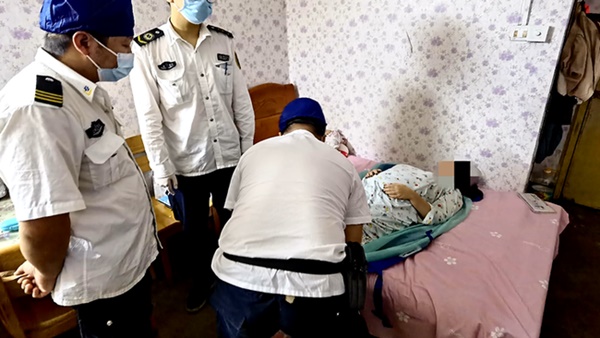 Cảnh sát gõ cửa sáng sớm nói rằng có cô gái trẻ tự tử, phụ huynh cho là vớ vẩn, mở cửa phòng con gái mới sốc nặng-3