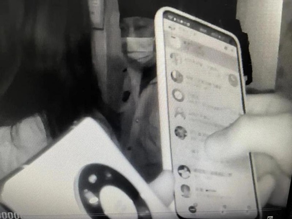 Cảnh sát gõ cửa sáng sớm nói rằng có cô gái trẻ tự tử, phụ huynh cho là vớ vẩn, mở cửa phòng con gái mới sốc nặng-5