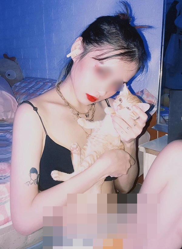 Nữ streamer LMHT gây sốc khi đăng loạt ảnh khoe thân trên các hội nhóm cộp mác 18+-7