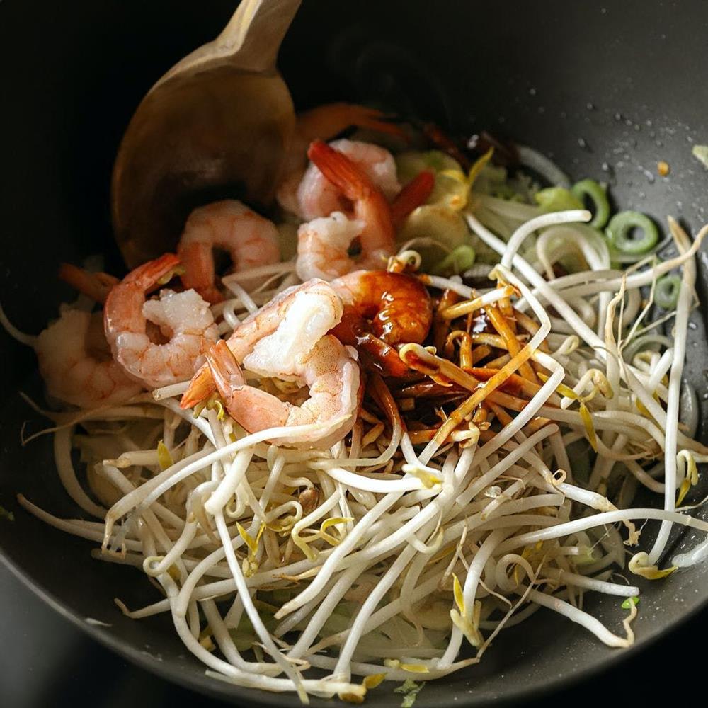 Mì tàu hũ xào tôm kiểu Thái: Món ngon thanh đạm, ăn nhiều cũng chẳng lo bị tăng cân, chị em ăn kiêng thì quá hợp lý-7