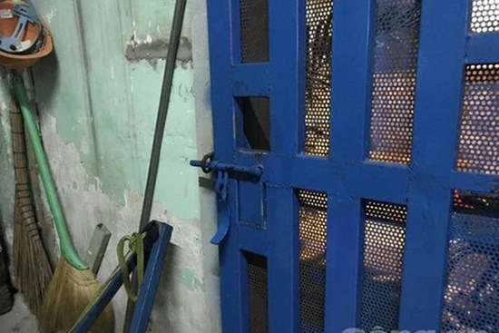 TP.HCM: Bé trai 2 tuổi bị đối tượng lạ mặt phá cửa vào nhà bế đi, bà ngoại cứu cháu bị tấn công