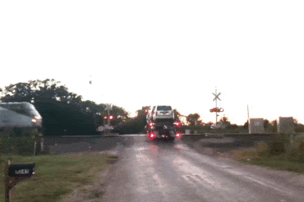 Ngồi cạnh đường ray lúc 3h sáng, cụ bà bị tàu cán tử vong thương tâm-1