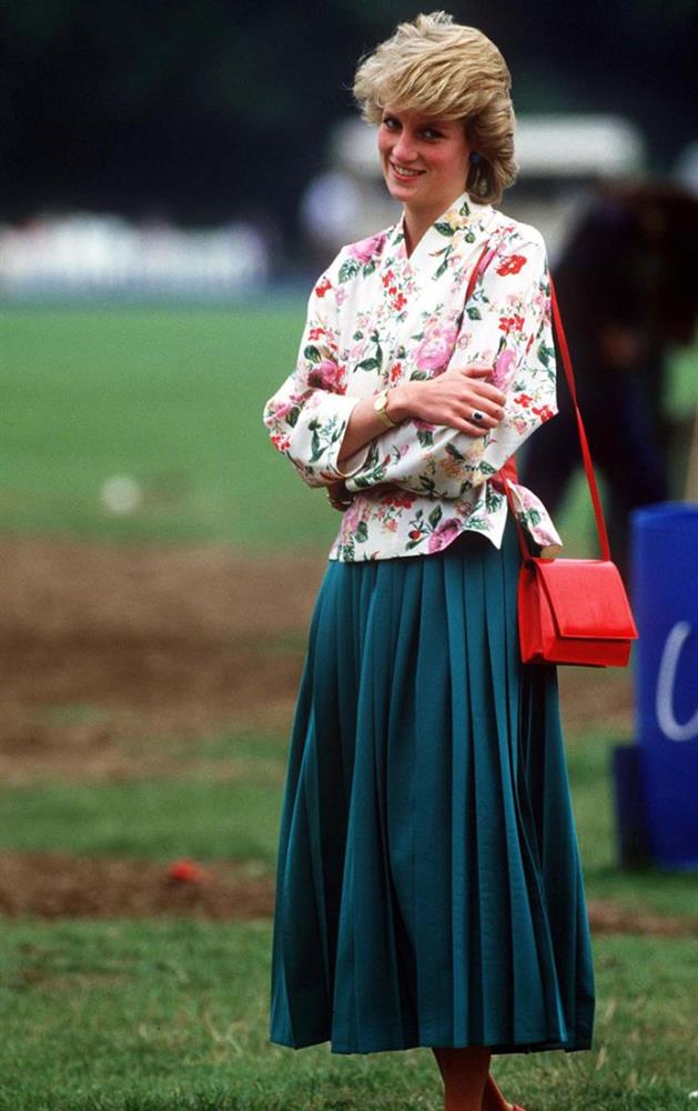 Trùm diện chân váy xếp ly đẹp chính là Công nương Diana, bà có 2 cách mix để đời dành cho phái đẹp-2