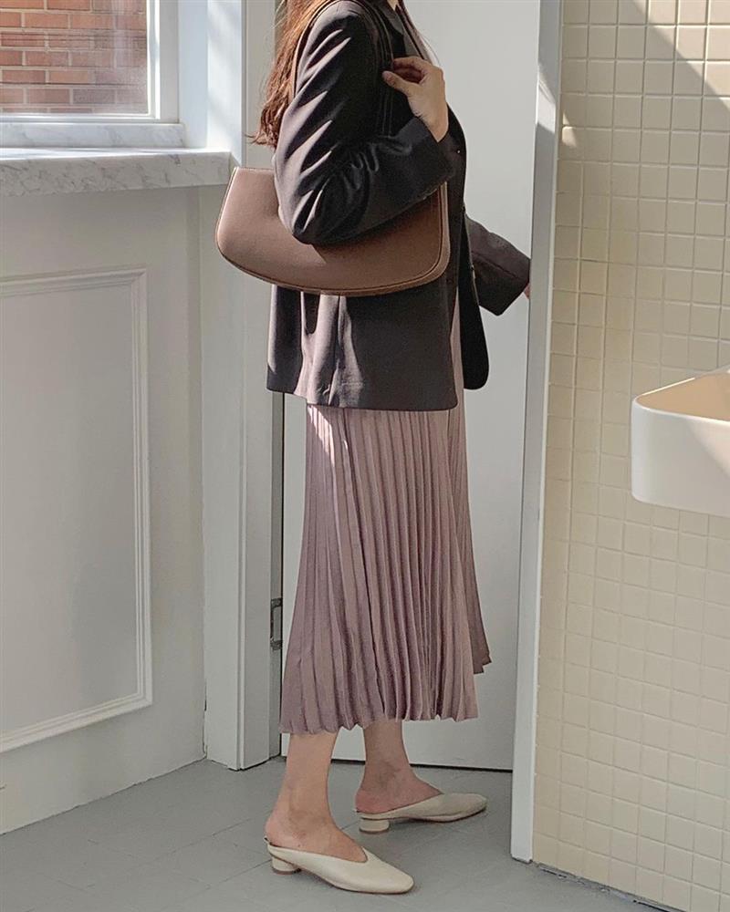 Trùm diện chân váy xếp ly đẹp chính là Công nương Diana, bà có 2 cách mix để đời dành cho phái đẹp-16