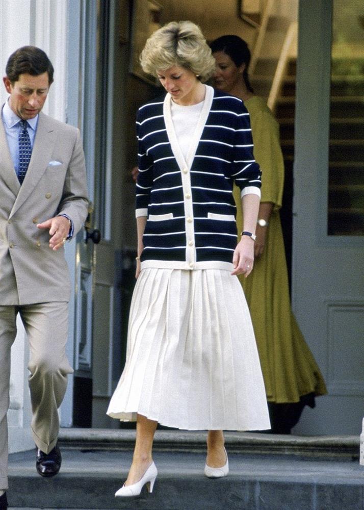Trùm diện chân váy xếp ly đẹp chính là Công nương Diana, bà có 2 cách mix để đời dành cho phái đẹp-6