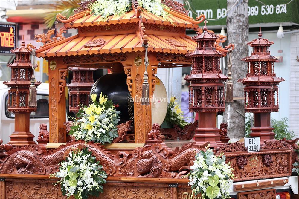 Lễ tang của vợ cũ Dũng lò vôi: Bảo vệ canh giữ nghiêm ngặt, dàn xe tang chạm trổ cực đặc biệt đang chờ đưa linh cữu về nơi an nghỉ cuối cùng-2