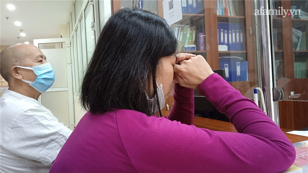 Mẹ 3 con ở Hà Nội nhận giấy khai sinh đúng vào ngày 20/10 sau 35 năm vô hình-1