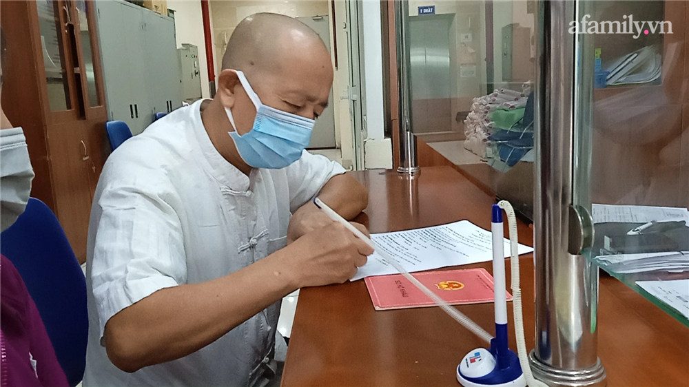 Mẹ 3 con ở Hà Nội nhận giấy khai sinh đúng vào ngày 20/10 sau 35 năm vô hình-3