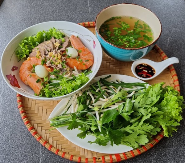 Vợ đảm ở Đức mê nấu ăn, trổ tài với loạt món ngon đậm đà hương vị Việt, chỉ 1 tiếng là có mâm cơm hoành tráng như nhà hàng-16