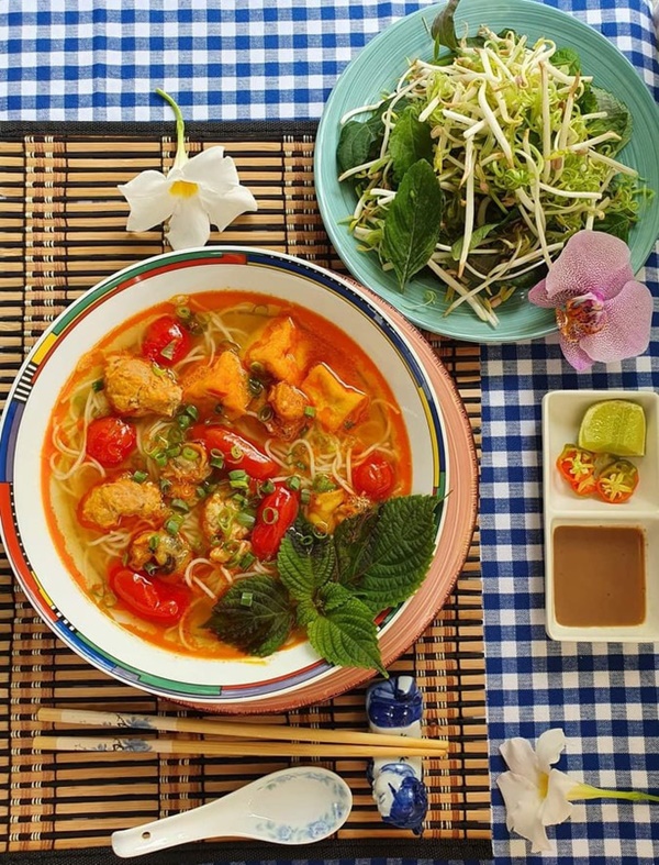 Vợ đảm ở Đức mê nấu ăn, trổ tài với loạt món ngon đậm đà hương vị Việt, chỉ 1 tiếng là có mâm cơm hoành tráng như nhà hàng-17