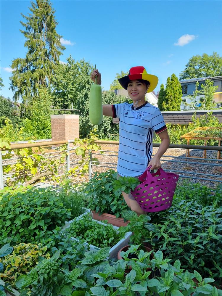 Vợ đảm ở Đức mê nấu ăn, trổ tài với loạt món ngon đậm đà hương vị Việt, chỉ 1 tiếng là có&nbsp;mâm cơm hoành tráng như nhà hàng-20