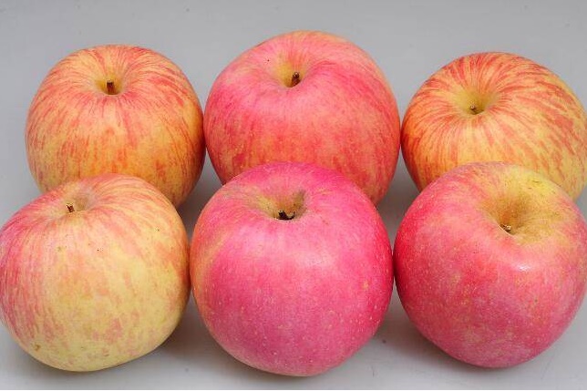 Táo cũng được chia thành quả đực và quả cái! Hãy ghi nhớ 4 mẹo này, bạn sẽ chọn đc quả táo giòn, ngọt và mọng nước-4