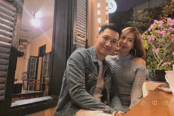 Xả vai shark Long, Mạnh Trường ngày càng béo tốt đưa vợ đi cafe đêm, vợ Hồng Đăng vào bình luận gì mà gây cười-1