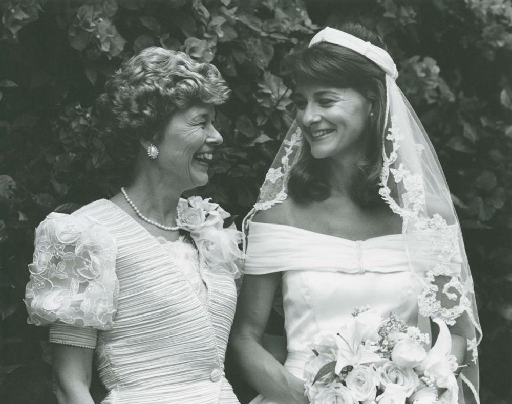 Đám cưới vợ chồng tỷ phú Bill Gates năm xưa so với hôn lễ con gái tương đồng nhiều điểm, chỉ có sự khác biệt đau lòng duy nhất-7