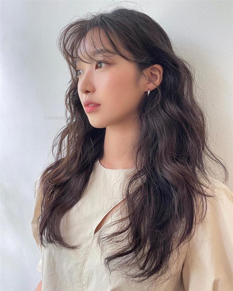 4 kiểu tóc xoăn hot điên đảo cuối năm 2021 vì khả năng tút nhan sắc tuyệt diệu-1