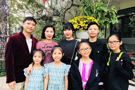 Gặp mẹ Hà Nội vừa sinh con gái thứ 7: Vỡ kế hoạch liên tục nhưng đã chửa là đẻ, chẳng mấy bận nhờ biết quản lý thời gian và bí chiêu 