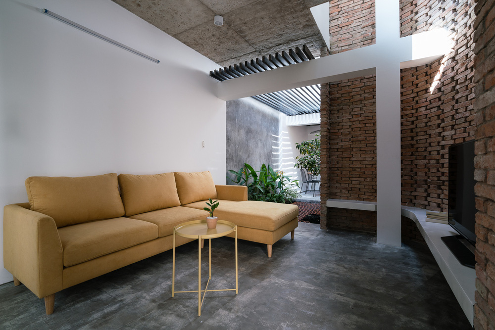 Nhà cấp 4 trong hẻm bỗng biến thành resort sân vườn cực chill, nhìn qua tưởng chiếc ô khổng lồ-5