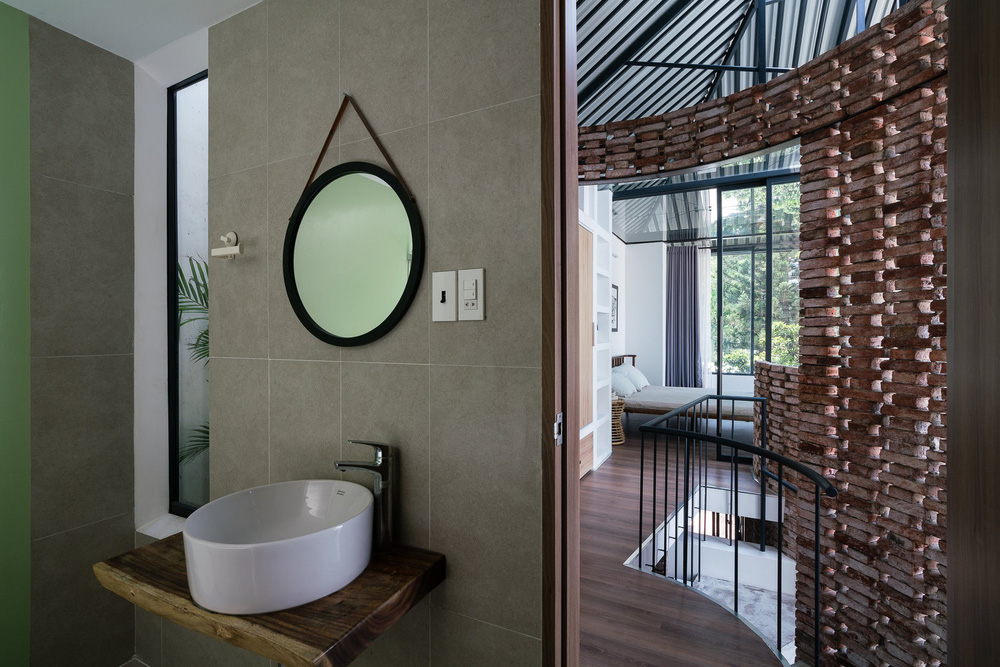 Nhà cấp 4 trong hẻm bỗng biến thành resort sân vườn cực chill, nhìn qua tưởng chiếc ô khổng lồ-15